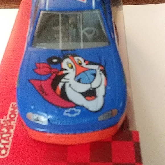 Terry Labonte 1997 5 Kellogg’s Tony The Tiger Chevy 1:24  Diecast - Picture 2 of 5